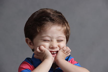 child leaning on table thumbnail