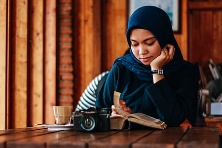 woman reading book thumbnail