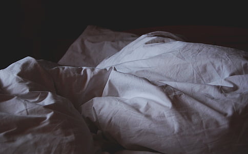 white bed comforter thumbnail