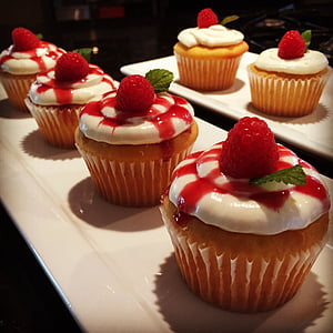 raspberry cupcakes thumbnail