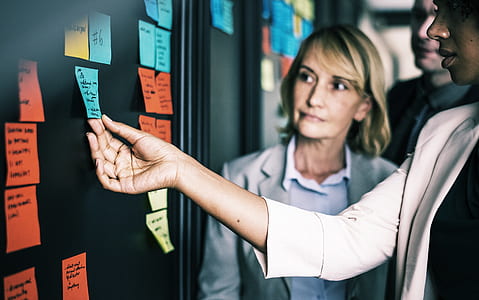 woman holding sticky note on baord thumbnail