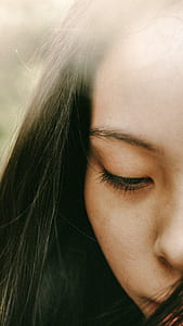 woman's face closeup photography thumbnail