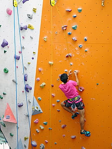 man doing wall climbing thumbnail