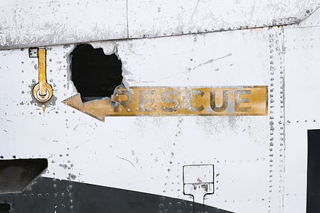 photo of left arrow rescue signage thumbnail