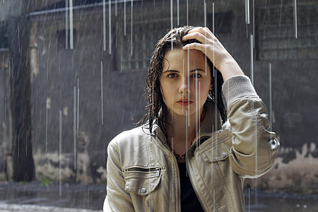 Women standing in the Rain thumbnail