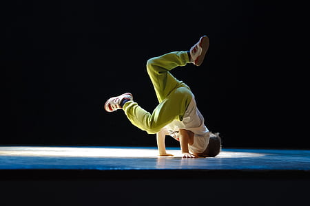 man doing dancing tricks thumbnail