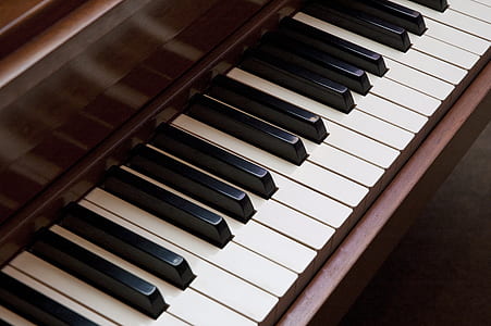 brown piano thumbnail