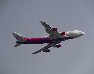 white and red airplane thumbnail