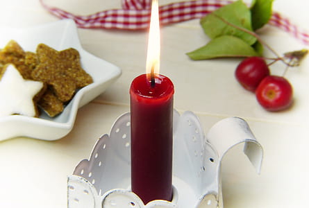 red lighted candle thumbnail