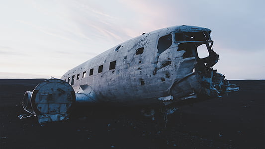 damaged airliner thumbnail