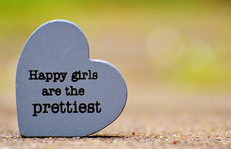 heart-shaped happy girls are the pretties quote decor thumbnail