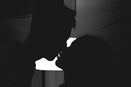 Silhouette Photo of Man and Woman Kissing thumbnail