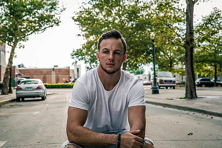 man wearing white crew-neck shirt thumbnail