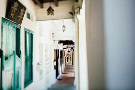 empty hallway thumbnail