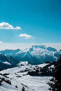landscape photo of snowy mountain at daytime thumbnail