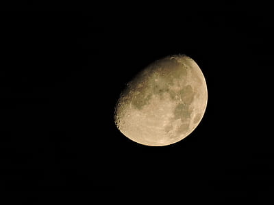 waning gibbous moon thumbnail