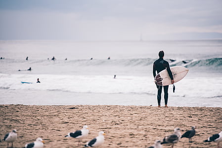 man carrying surfboard thumbnail