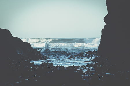 ocean waves on seashore at daytime thumbnail