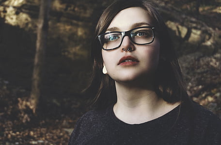 shallow focus photo of woman thumbnail