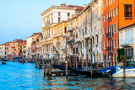 Venice Italy houses and gondolas thumbnail