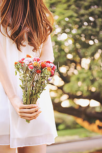 woman holding bouquet of flowers thumbnail
