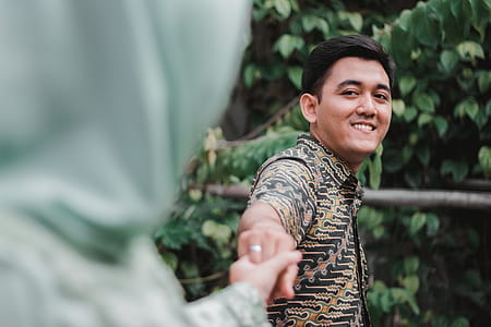 Two People Holding Hands thumbnail