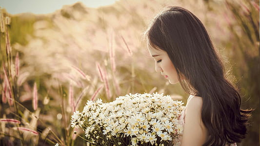 woman holding bouquet of white flowers thumbnail