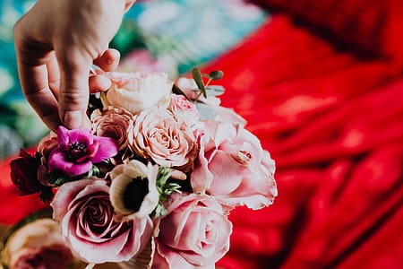 Romantic Valentine’s Day bouquets thumbnail