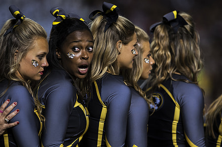 group of cheerleaders in row thumbnail