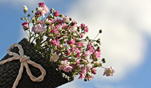 white and pink bouquet of flowers thumbnail