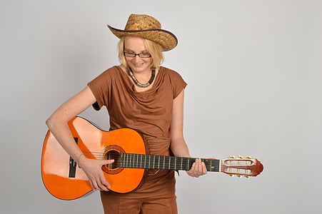 woman playing guitar thumbnail