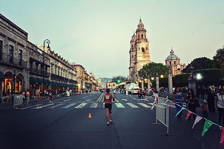 Man Running in Marathon thumbnail