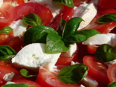 green leaves and sliced tomatoes thumbnail