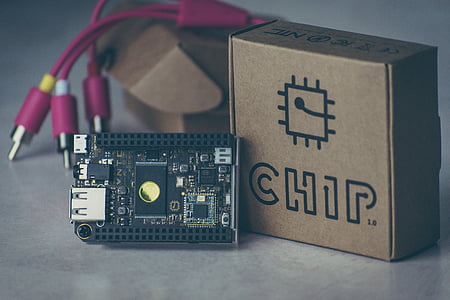 Chip minicomputer with box thumbnail