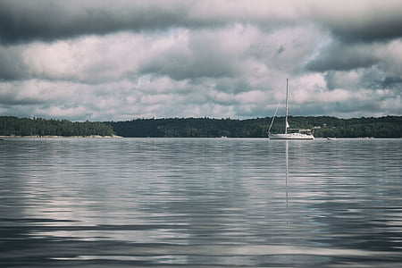 white ship thumbnail