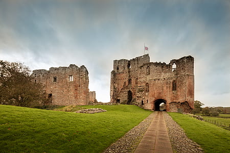 pathway towards castle thumbnail