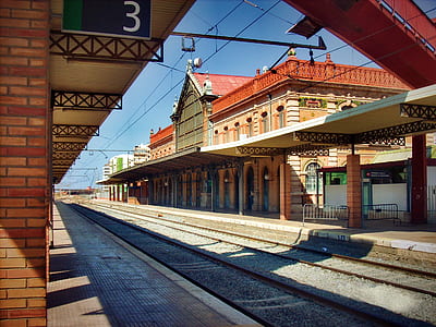railway in the middle of train station thumbnail
