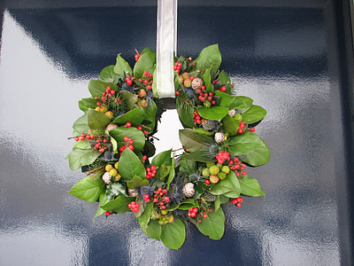 green and red flower wreath thumbnail