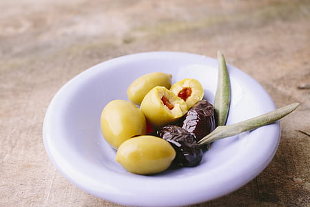 dates fruit served in plate thumbnail