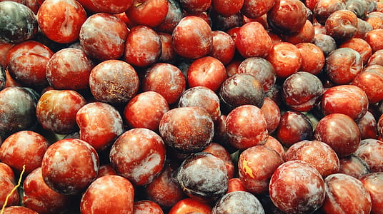 bunch of round red fruits thumbnail