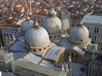 birds eye view of landmark structure thumbnail