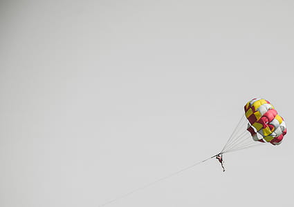 person parasailing thumbnail