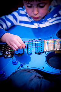 boy use guitar thumbnail