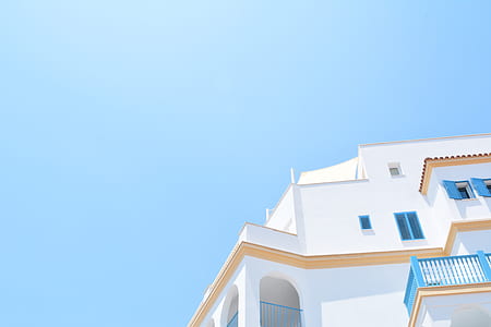 low angle photography of white house thumbnail