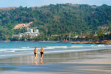 man and woman about to run on a seashore thumbnail