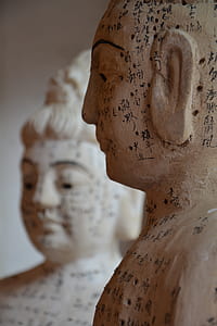 two statues with kanji script thumbnail