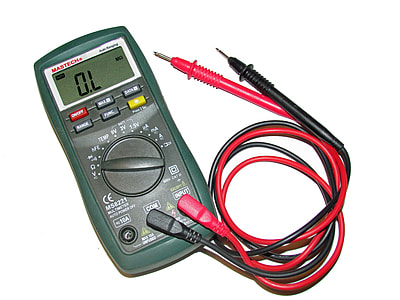 green and red digital multimeter reading at 0 thumbnail