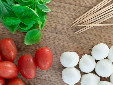 red tomatoes thumbnail