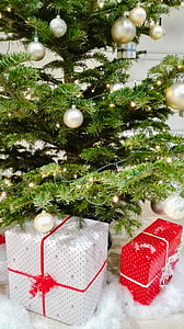Christmas tree with gifts thumbnail