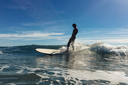 Surfer on Waves thumbnail